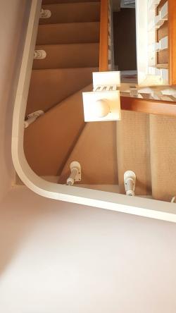 90 degree bend staircase stairlift track